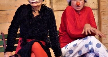 Clown 6 et personnages masqués
