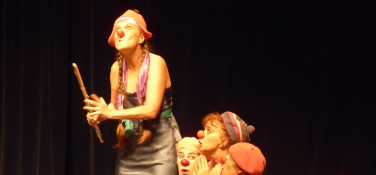 Clown 3 et instrument de musique