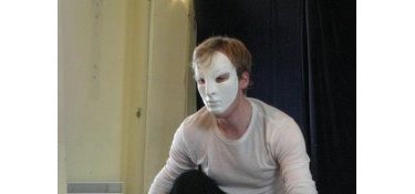 Clown et masque neutre