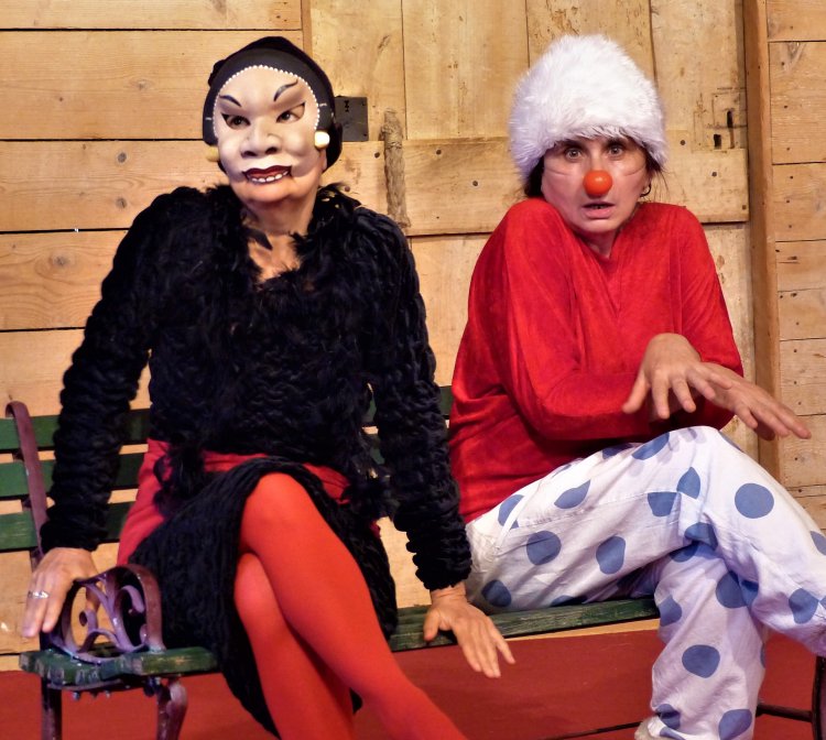 Clown 6 et personnages masqués